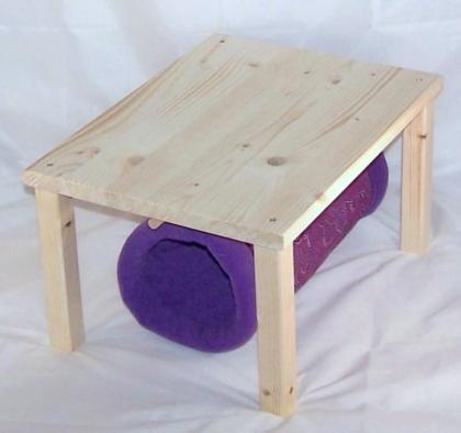 Holzgestell mit Kuschelrolle zum Einhängen Meerschweinchen Chinchilla Kleintier