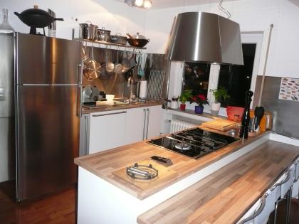 Design-Kueche Marke Haecker mit Kochinsel und Sitzessbar inkl. Geraete