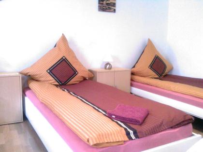 Privatzimmer ab 10 Euro Tel. 0151 15662588 Raum Hessen