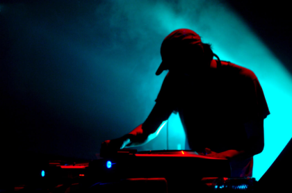 DJ ThomKa - Musik und Lightshow für deine Feier